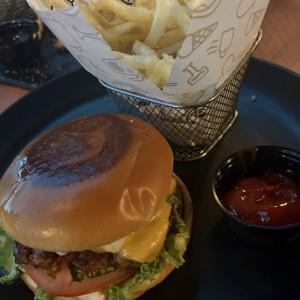 Platos Fuertes - HAMBURGUESA CLÁSICA