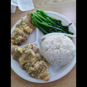 Combo de comida de gallina patchicai con salsa de jengibre