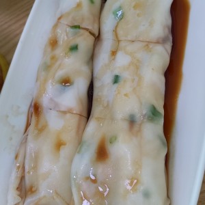 cheon fan rollo de harina de arroz con relleno de camarones