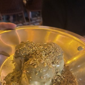 DOLCI - Pistacchio Profiteroles
