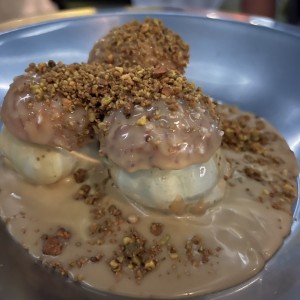 Pistacchio profiteroles