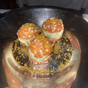 Profiterol de pistacho