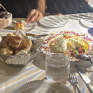 Burrata di Puglia DOP (200grs) y Pan de la casa Top!