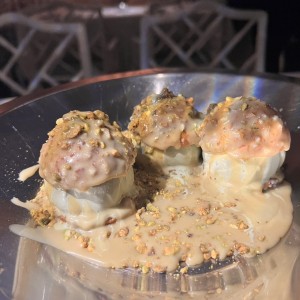 Pistacchio profiteroles