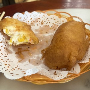 Pastel frito de Gambas y mango