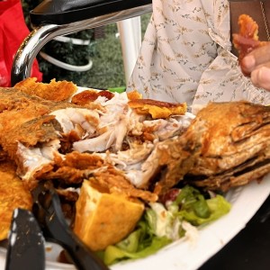 Pescado entero frito