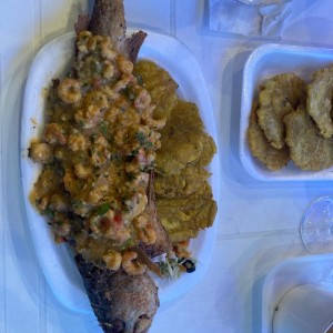Pescado a lo macho con camarones