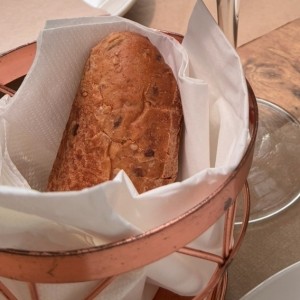 Pan con granos de la casa 