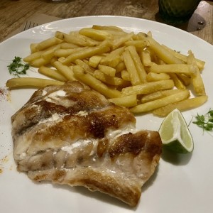 Pesca del dia (Pargo rojo y papas fritas)