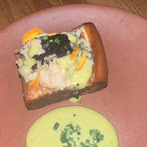 Rollo de langosta con caviar