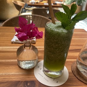 Limonada con hierba buena