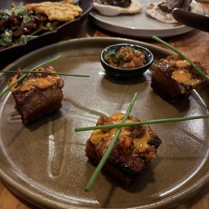 NUESTROS FAVORITOS - PORK BELLY POPS