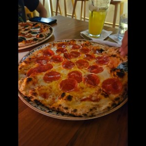 Pizze / Pizzas - Pizza Pepperoni Americano