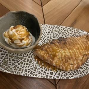 Postre de dulce de leche con helado
