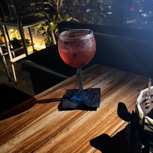 Gin tonic frutos rojos