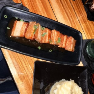 Pork Belly en Salsa de Tamarindo y pure de papas