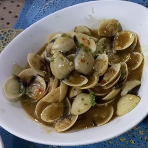 Almejas en Salsa de Vino