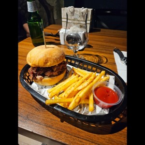 Platos - PULLED PORK SANDWICH