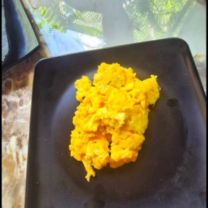 huevos revueltos con queso