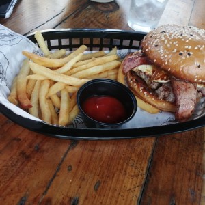 Hamburguesa con papas