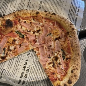 Pizza Jamon ,Maiz y Albhaca