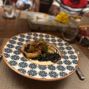 Linguine Nero con Langostinos