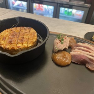 Tabla de quesos y embutidos