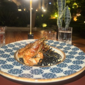 Spaghetti Nero con Langostinos