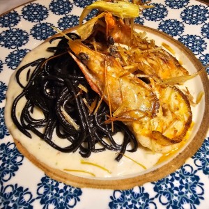 Spaghetti Nero con Langostinos