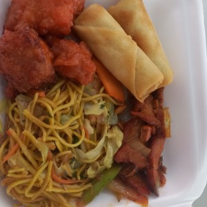 chowmei rollitos y pollo agridulce