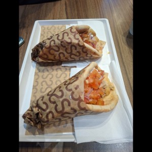yeero pita de pollo y puerco 