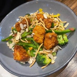Bowl con pollo a la naranja