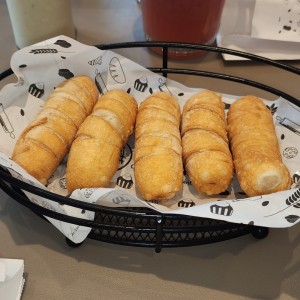TEQUEÑOS DE QUESO PAISA