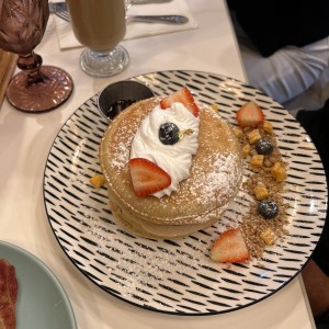 BREAKFAST CLUB - Golden Crunch Pancakes