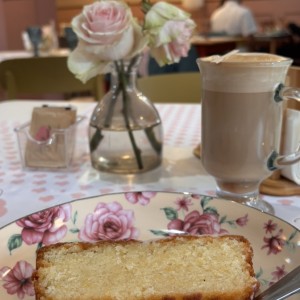 Lemon cake y latte