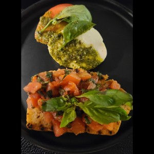 Entradas - Ensalada Caprese e Bruschetta Pomodoro e Basílico