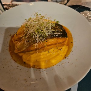 PLATOS FUERTES - KOMODO SALMON