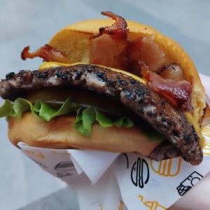Smokey bacon burger 