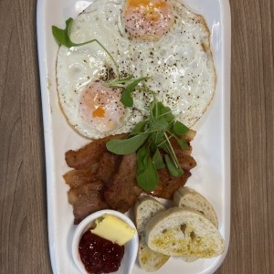 Desayuna americano