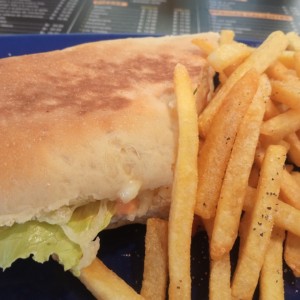 emparedado de mozarella