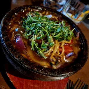 Tallarin saltado criollo