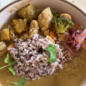 Platos Fuertes - Curry Rojo