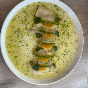 cobia con aguacate y mandarina