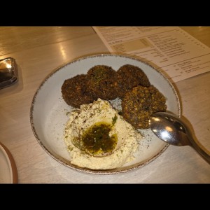  Falafel y Hummus 