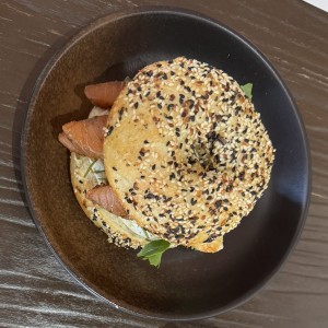 Bagel & salmon pastrami