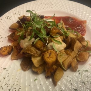 Papas Bravas con Pulpo Rotizado