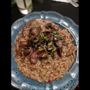 Arroz Meloso de Hongos con Filete de Res