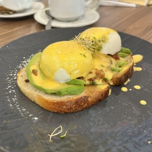 Breakfast - Benedict Avo Toast