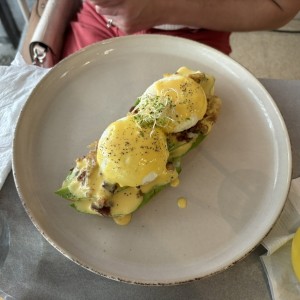 Breakfast - Benedict Avo Toast