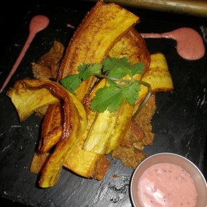 Chicharron con platanitos